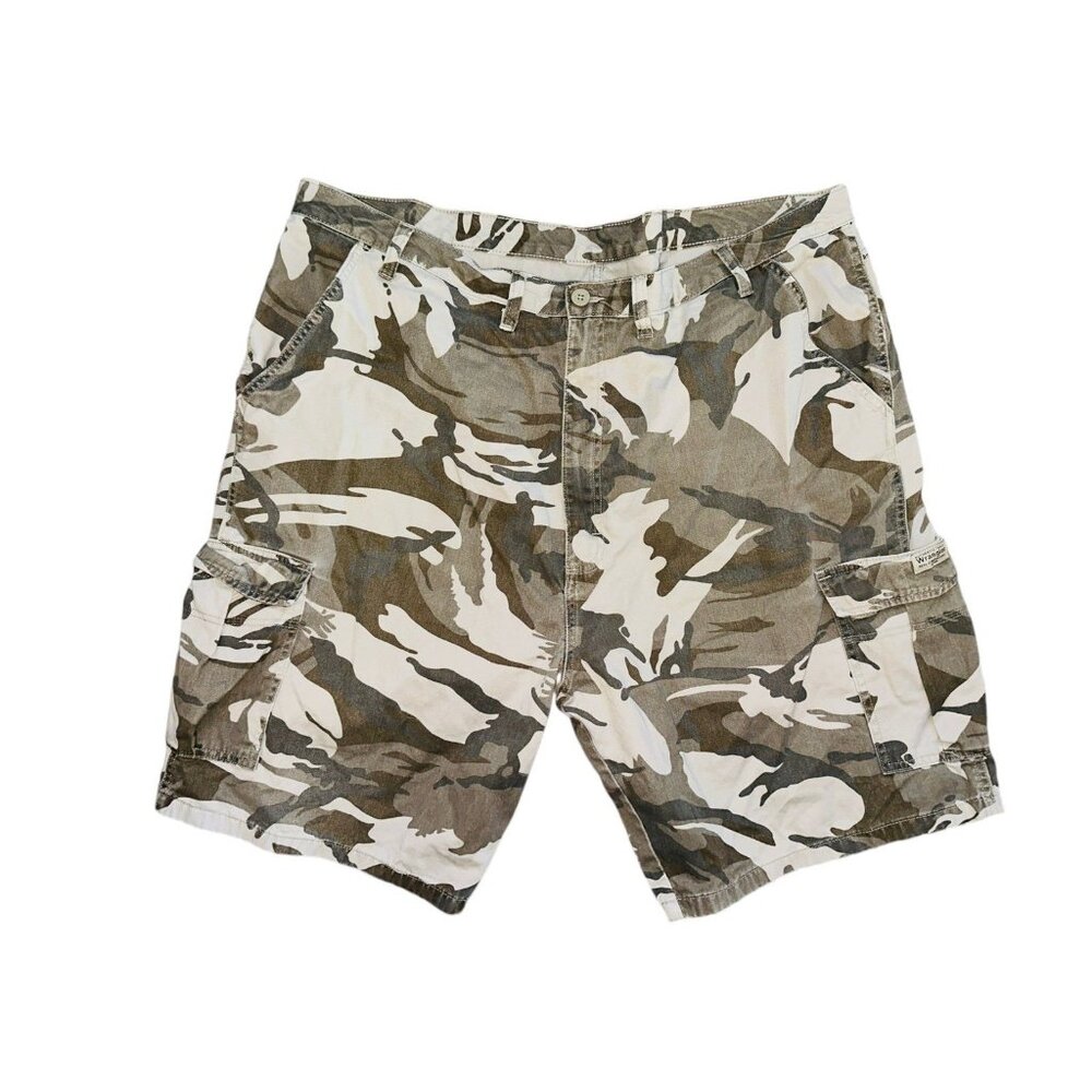B2‎ Wrangler Cargo Camo Green Shorts Men's Size 44